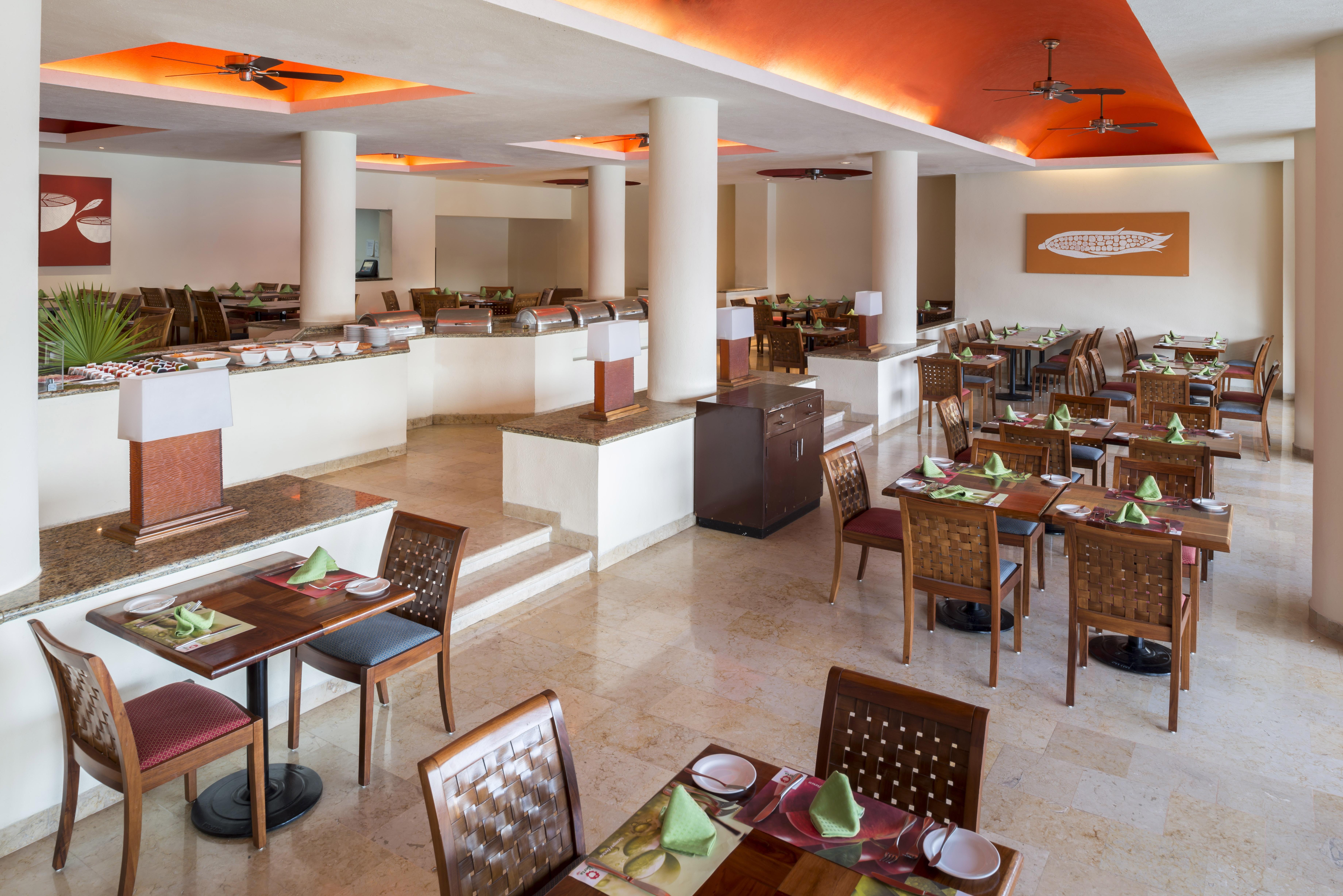 Camino Real Acapulco Diamante Hotel Exterior photo A buffet at a resort