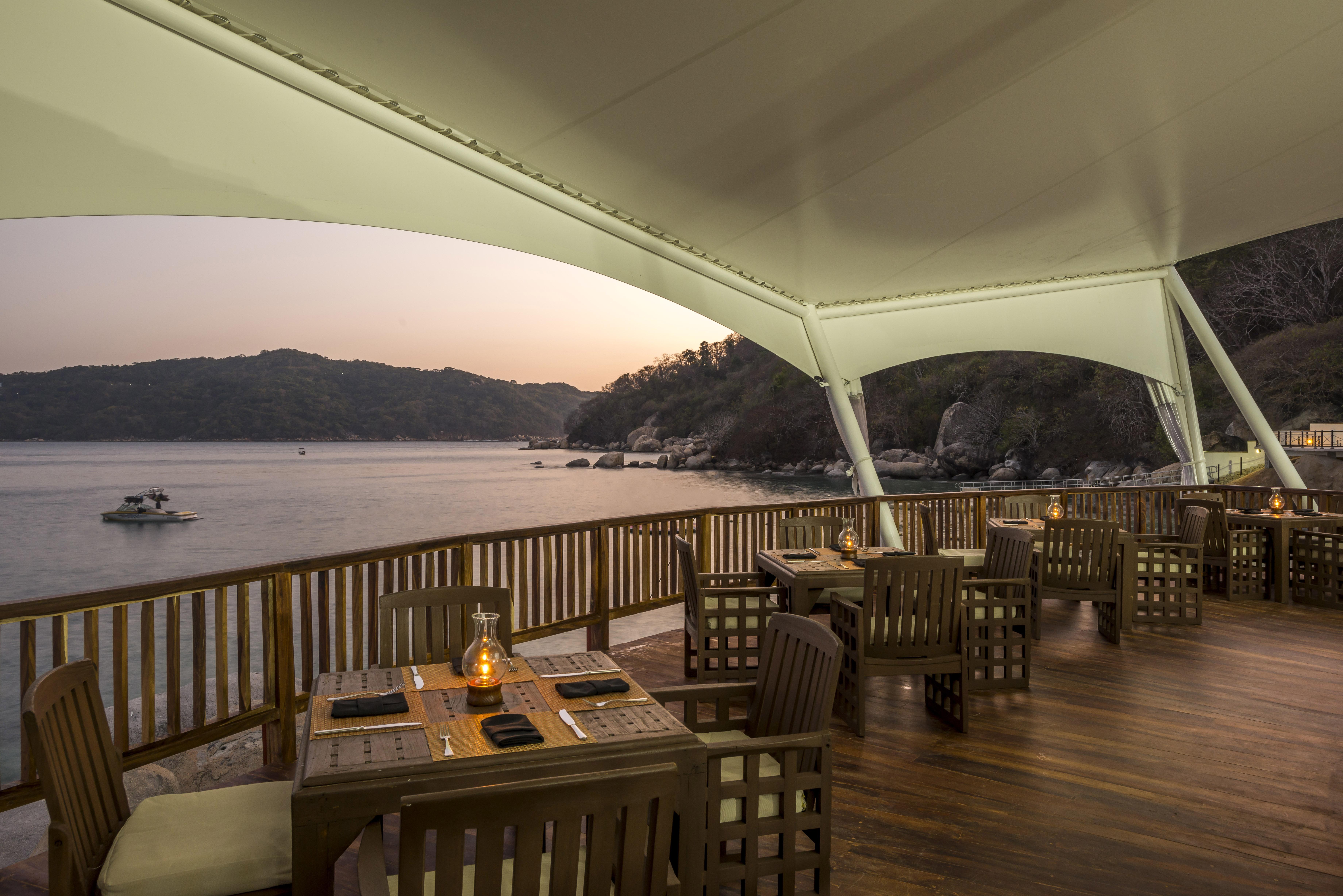 Camino Real Acapulco Diamante Hotel Exterior photo The Deck