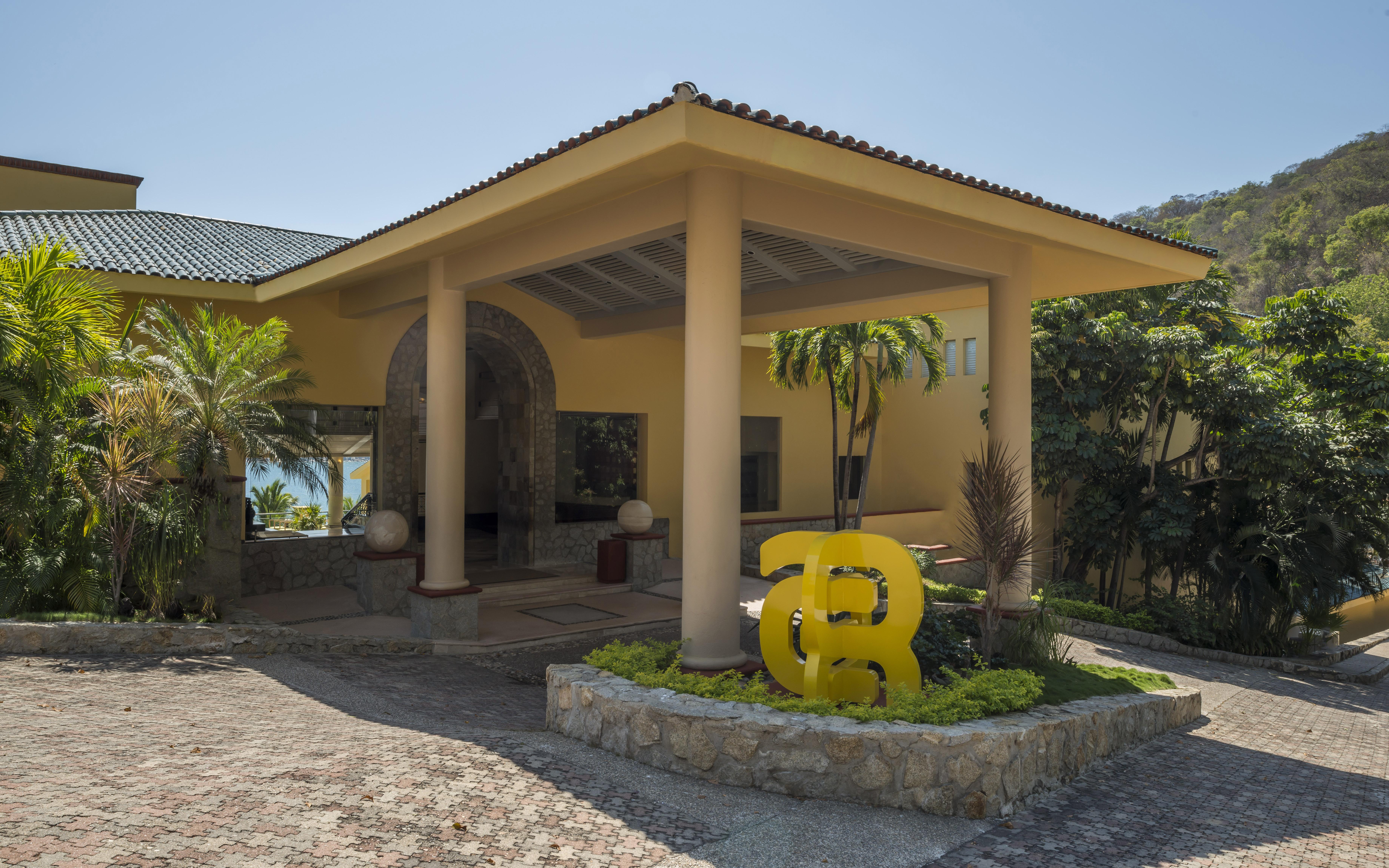 Camino Real Acapulco Diamante Hotel Exterior photo Entrance to the hotel