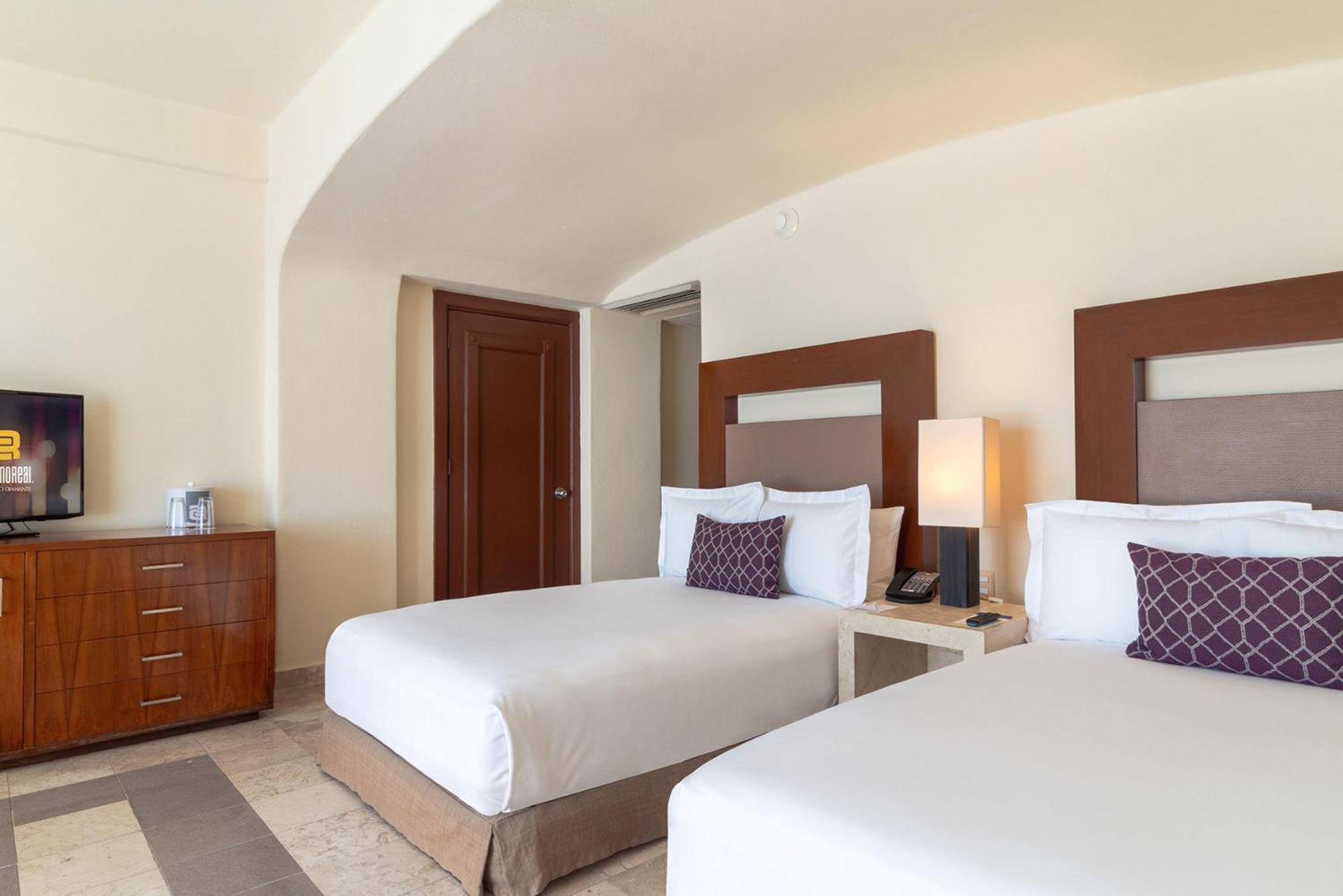 Camino Real Acapulco Diamante Hotel Exterior photo A guest room at the Hilton Vallarta Bay Resort