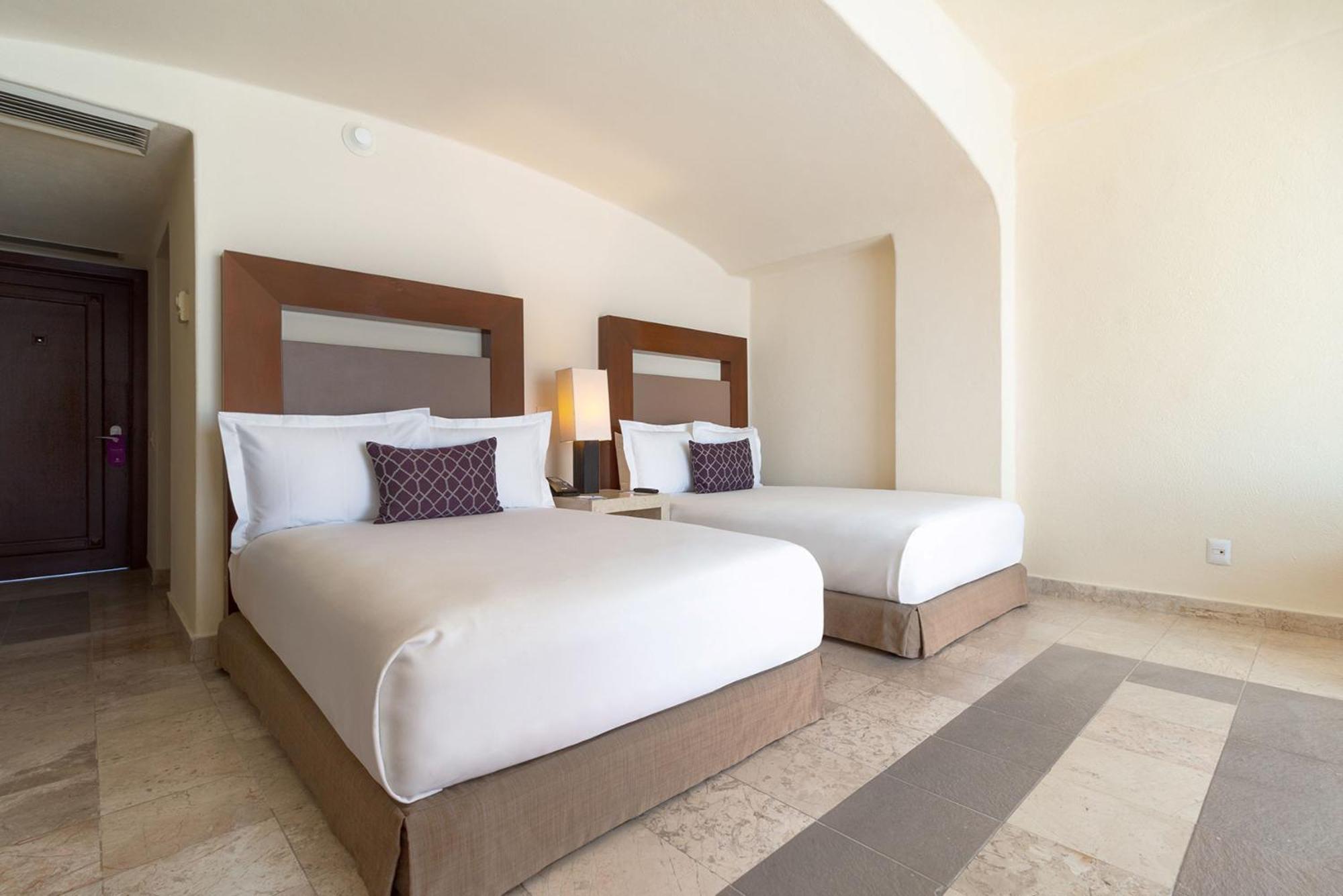 Camino Real Acapulco Diamante Hotel Exterior photo A guest room at the hotel