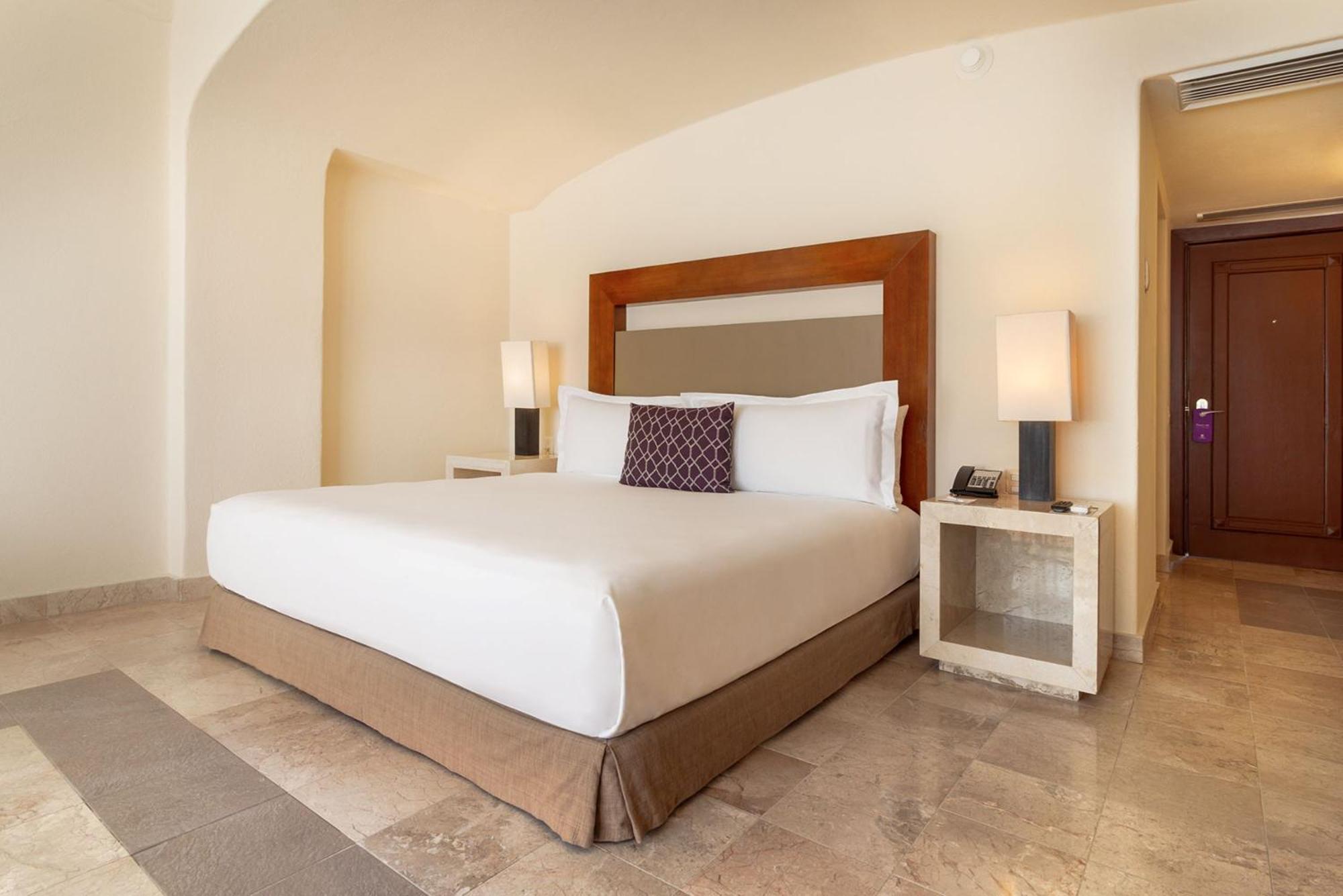 Camino Real Acapulco Diamante Hotel Exterior photo A bedroom at the Four Seasons Hotel