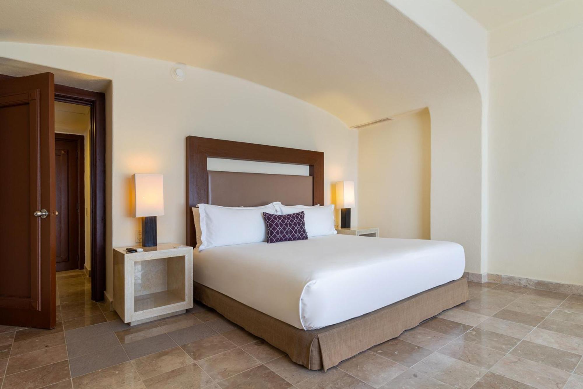 Camino Real Acapulco Diamante Hotel Exterior photo A bedroom at the Four Seasons Hotel